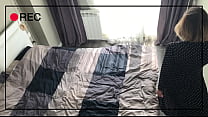 Лесбияночка трахает телку в половую щелочку большим членозаменитель на кровати